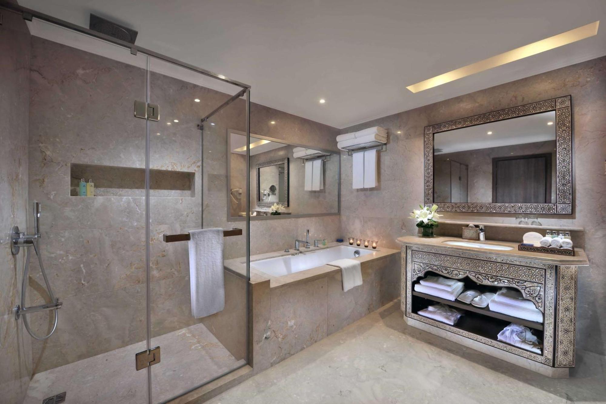 シュタイゲンベルガー アルカサル ホテル シャルム・エル・シェイク エクステリア 写真 A modern bathroom