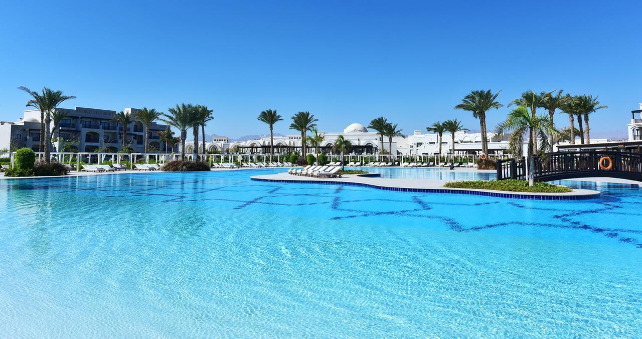 シュタイゲンベルガー アルカサル ホテル シャルム・エル・シェイク エクステリア 写真 The swimming pool at the Royal Mirage Hotel